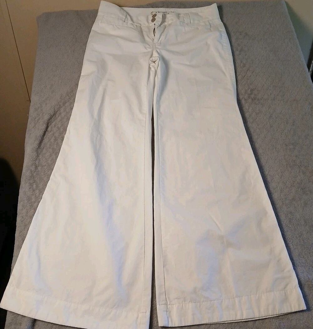Old Navy Midrise White Flare Leg Size 10 R Never Worn